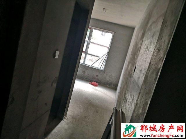 中华家园 3室2厅 123.59平米 毛坯 45万元