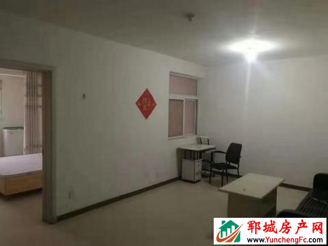 东城国际 2室2厅 98平米 简单装修 1300元/月