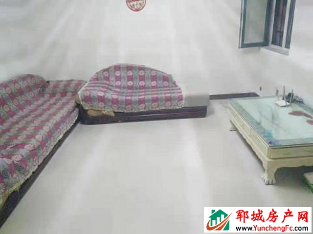 东城国际 3室2厅 110平米 简单装修 1500元/月